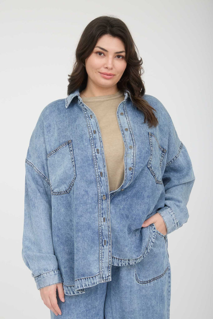 Easy Days Curvy Chambray Button Down