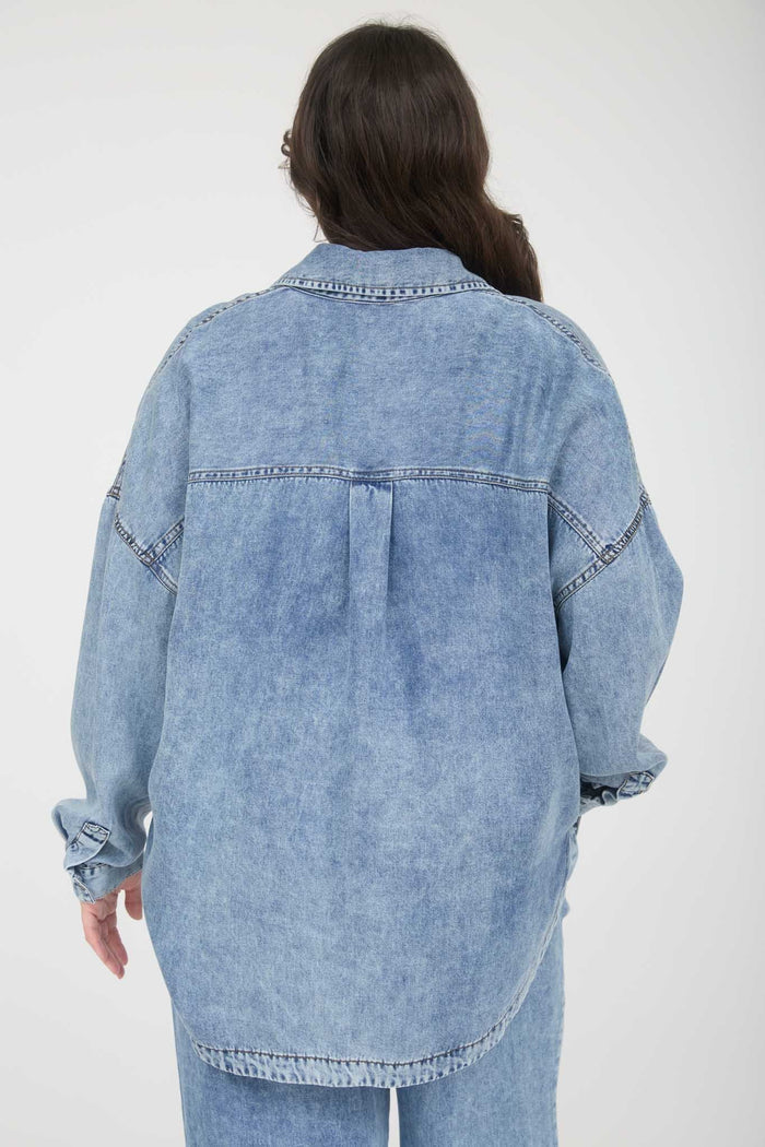 Easy Days Curvy Chambray Button Down