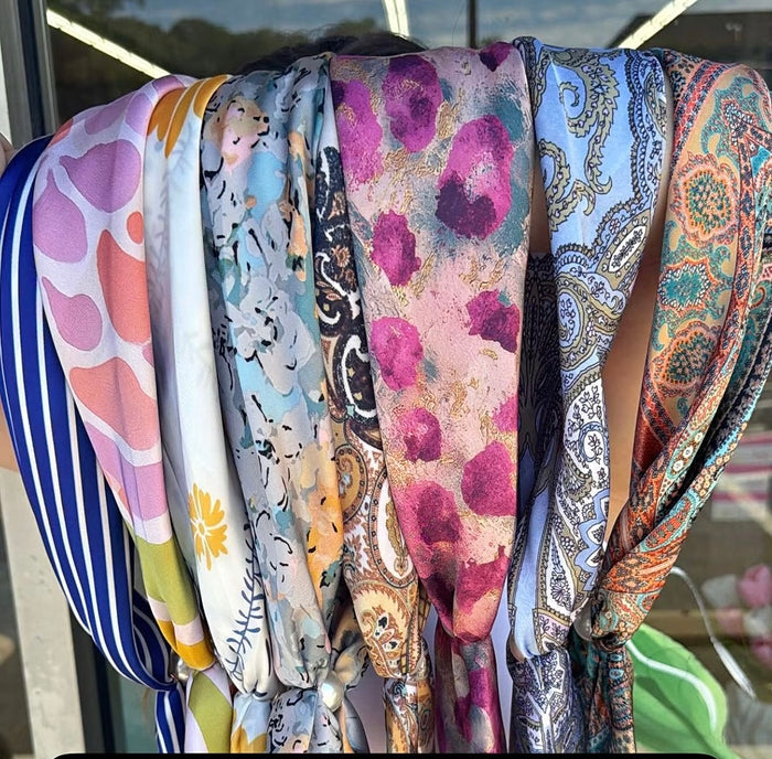 Magnetic Pearl Closure Scarf