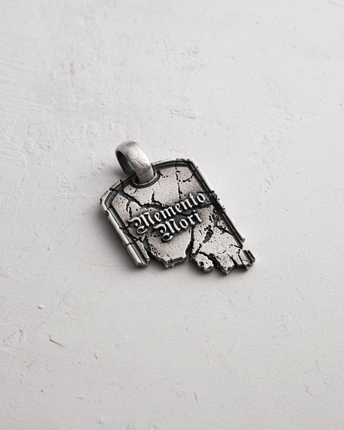 Silver pendant SCRIPTUM. MEMENTO MORI