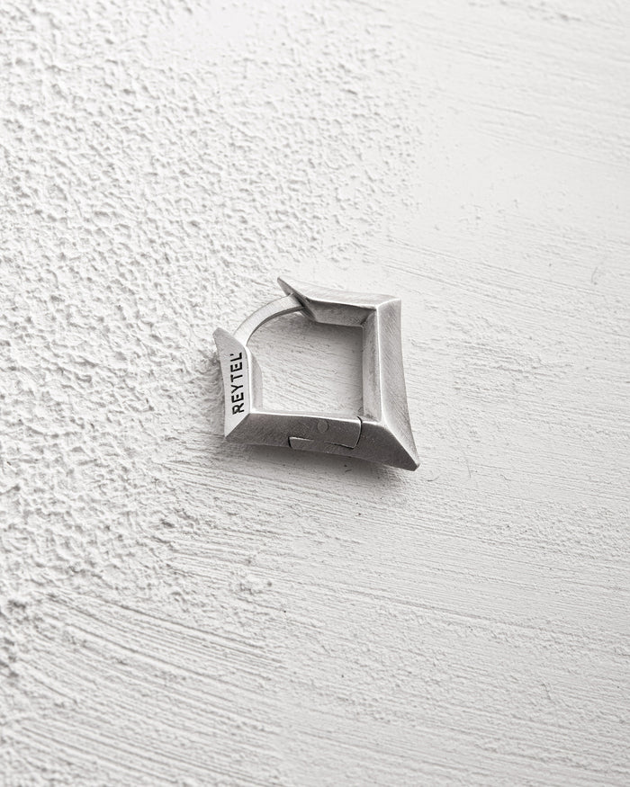 Silver single earring FRAME